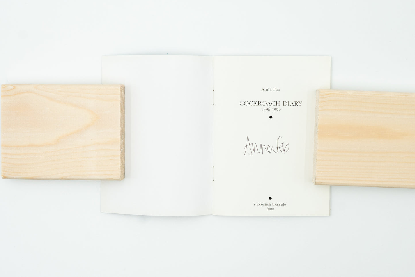 Cockroach Diary｜Anna Fox
